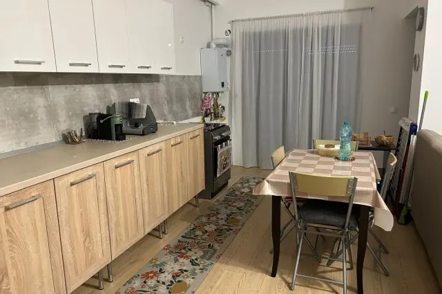 Apartament cochet de 2 camere,de vânzare în Tunari | Loc de parcare inclus | Bloc curat și îngrijit, fotografia 2