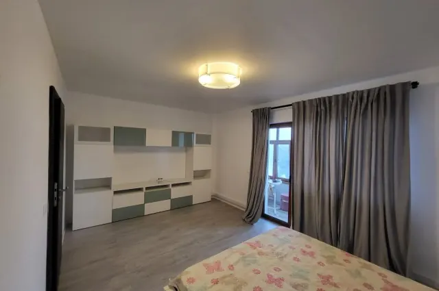 Apartament cu 2 camere de vânzare în Otopeni, zona centrală, fotografia 4