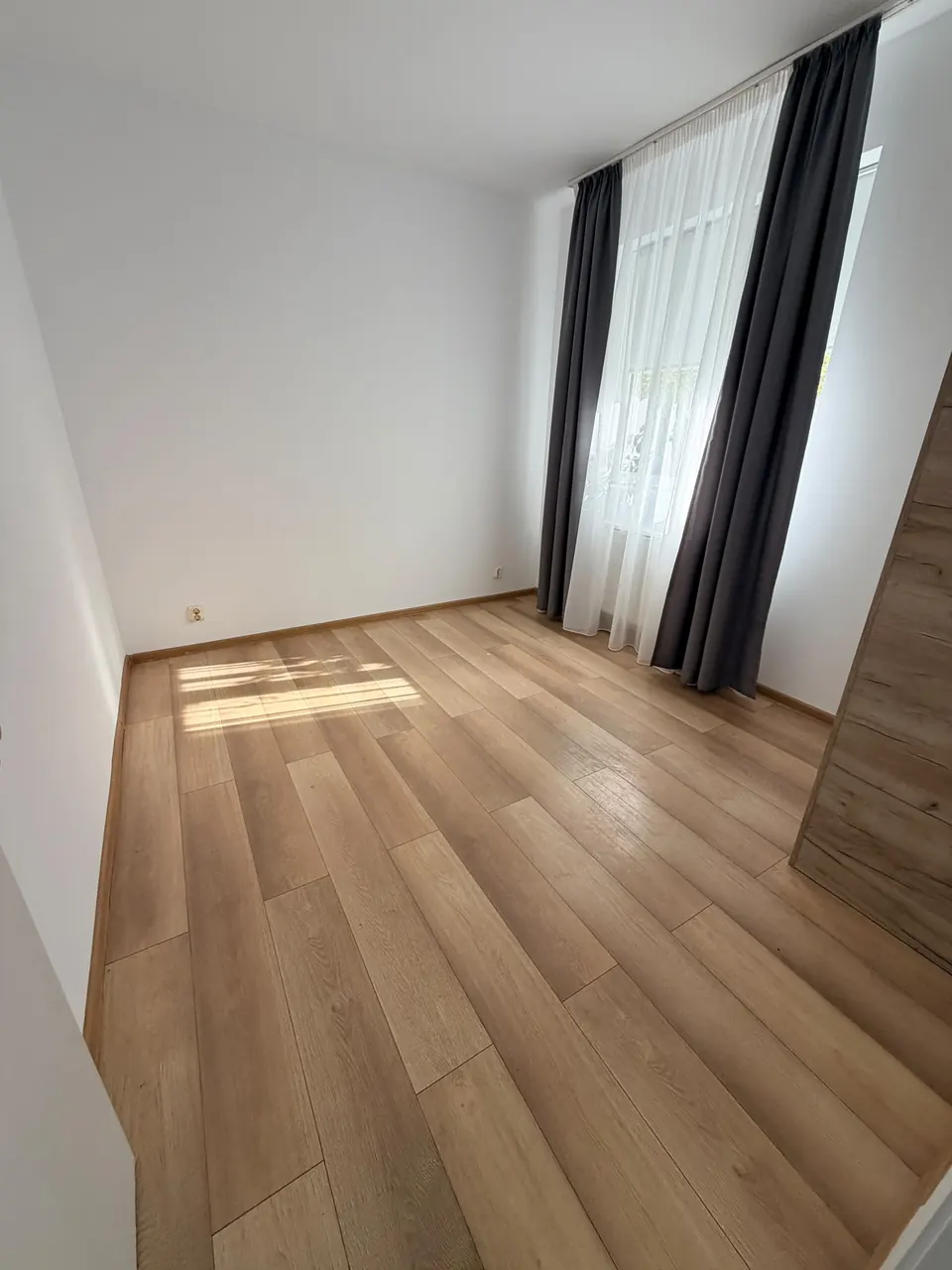 CASĂ DE ÎNCHIRIAT ÎN TUNARI – STRADA 1 DECEMBRIE-CURTE PROPRIE, fotografia 5