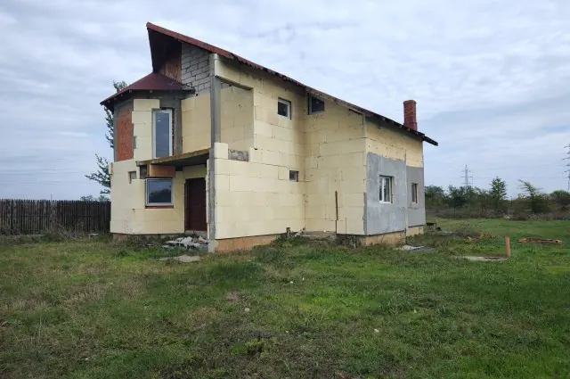 Casă P+1+M spațioasă și bine poziționată în Periș!, fotografia 2