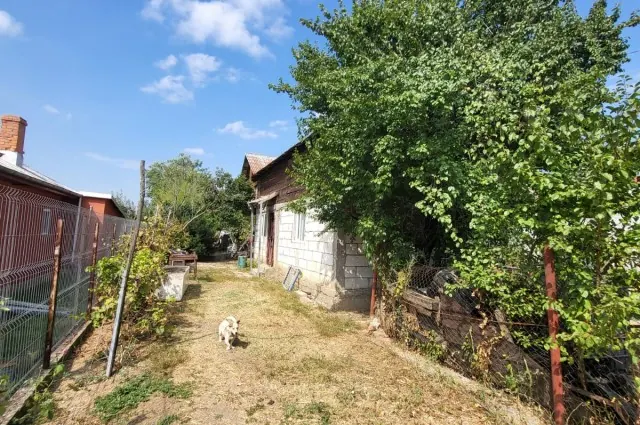 Teren 1.100 mp cu Casă Bătrânească – Acces din Dn – Oportunitate Pentru Investiție sau Construcție, fotografia 2