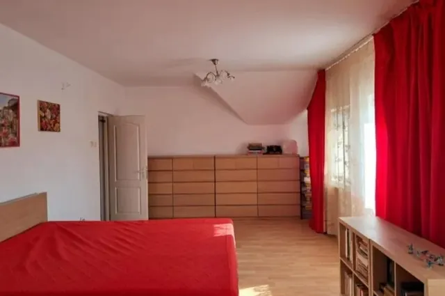 Vilă individuala complet echipată în Otopeni, cu panouri solare și curte generoasă, fotografia 2
