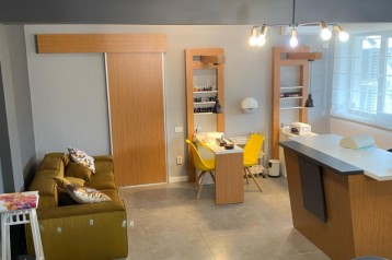 O oportunitate unică de investiție în Tunari! Apartament 2 camere transformat în salon de înfrumusețare- Complexul Forest